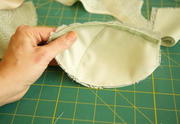 tacking lace to vertical seam